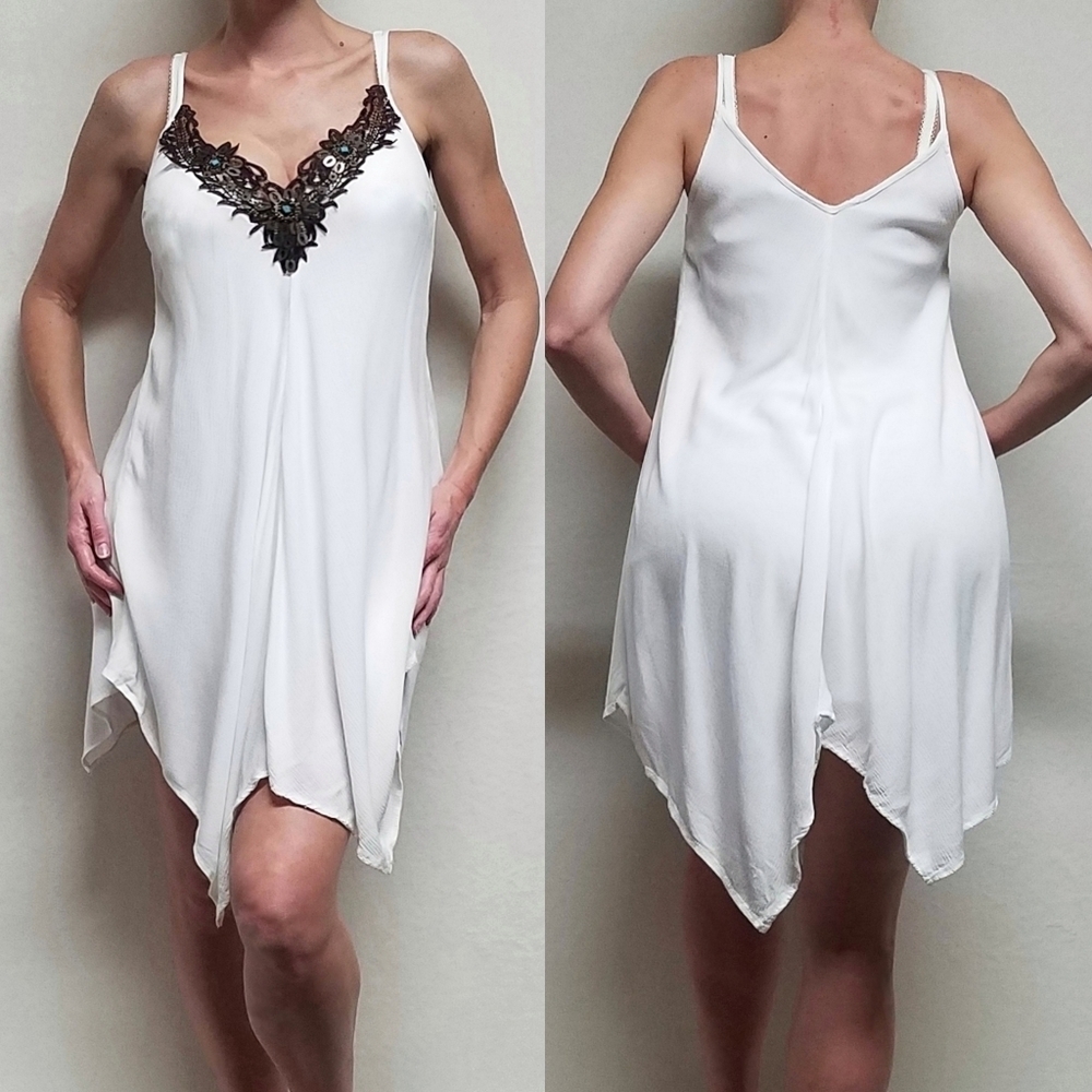 Vintage Venus White Crinkle Material Feather Lace Turquoise Embellished Dress M
